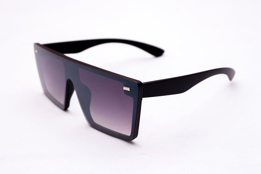 Lunettes solaires noires carrées